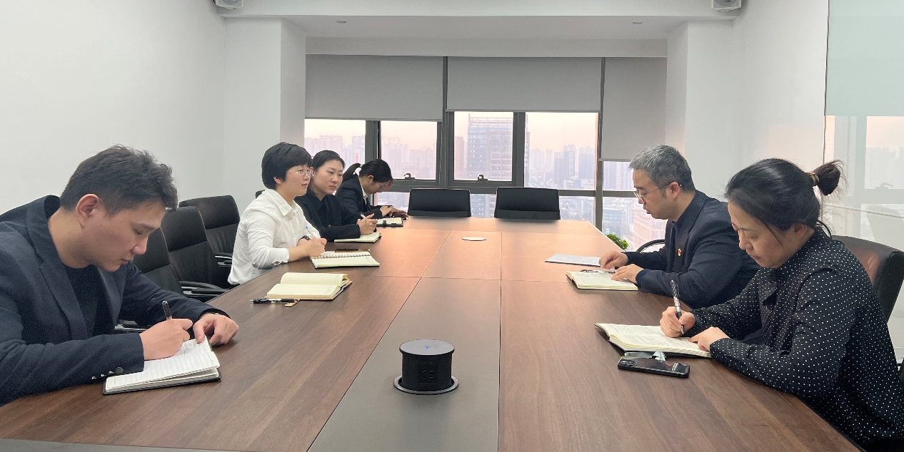 努力把準(zhǔn)斗爭方向，堅定斗爭意志——法律事務(wù)中心召開會議傳達黨課精神